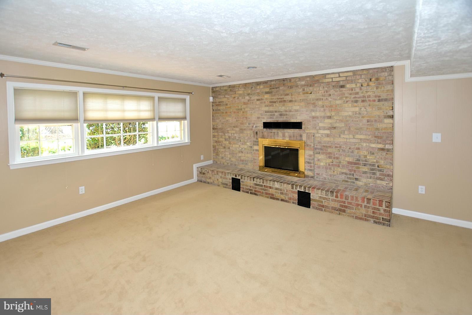 COUNTRY CLUB/LAKE MONTCLAIR - Residential