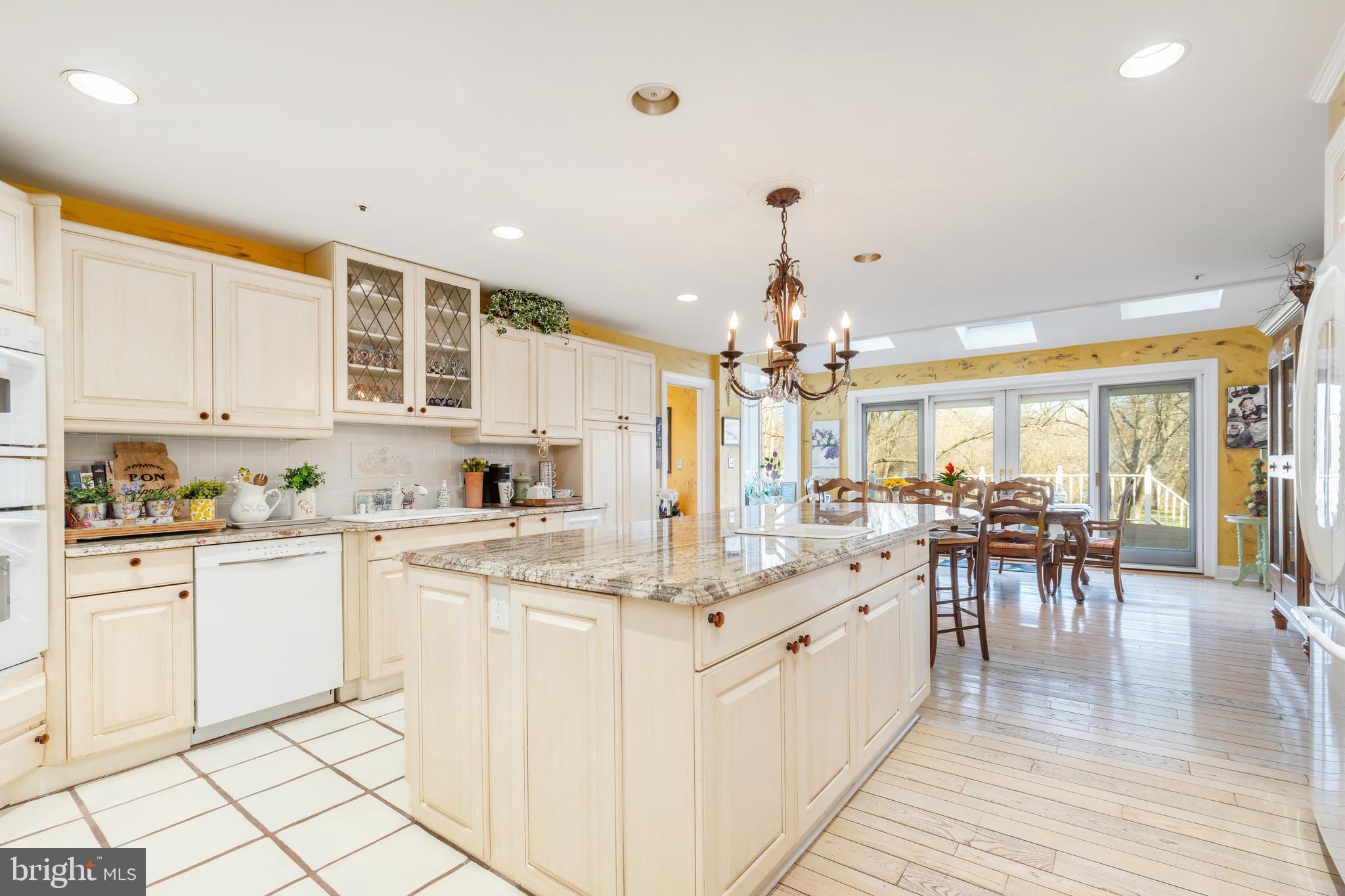 COUNTRY CLUB ESTS - Residential