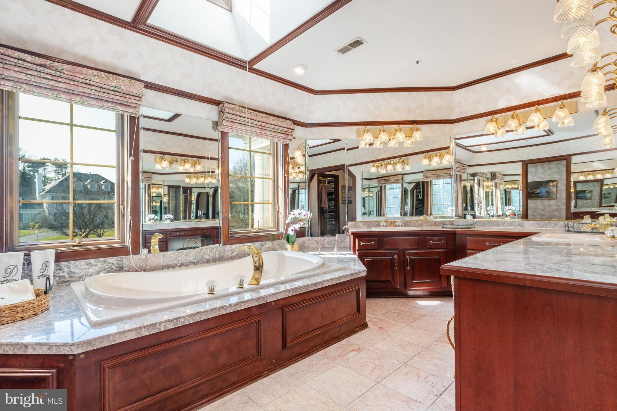 COUNTRY CLUB ESTS - Residential