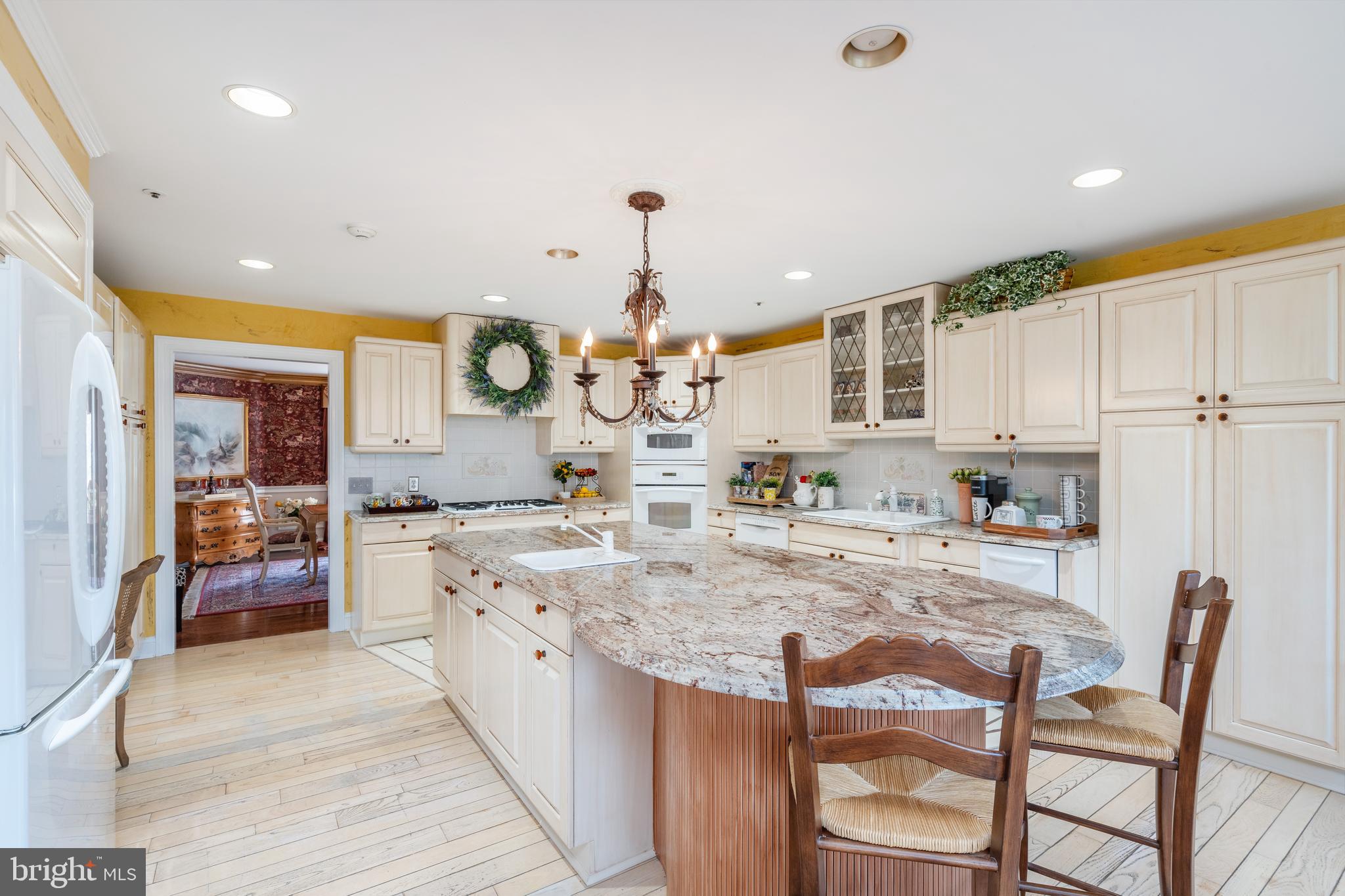 COUNTRY CLUB ESTS - Residential