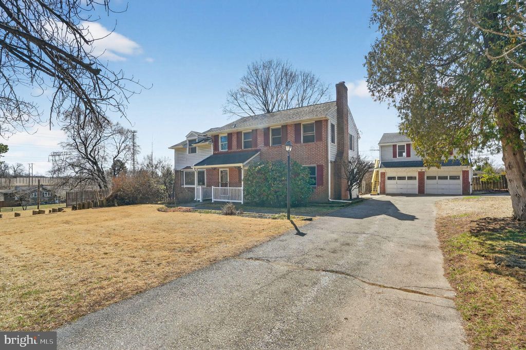 Photo of 902 Surrey Drive, BLUE BELL, PA 19422 (MLS # PAMC2156066)