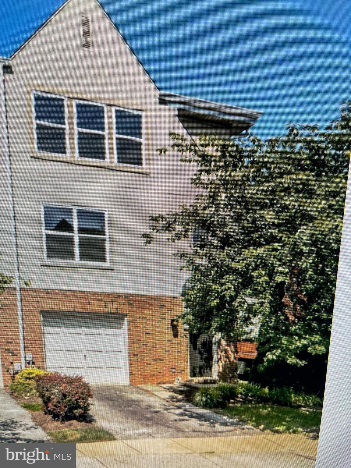 VILLAGES OF HOMELAND - Residential Lease