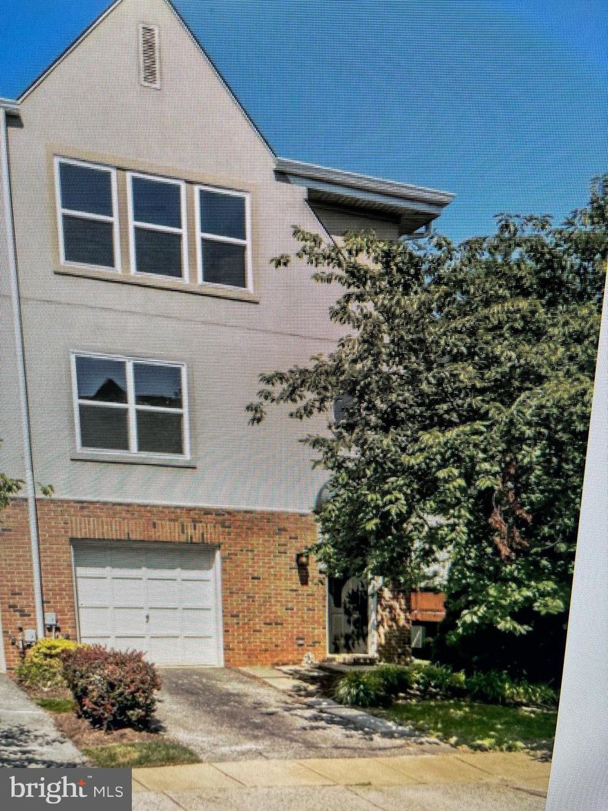 Available  3 bedroom 2/2 baths  home in Villages of Homeland!