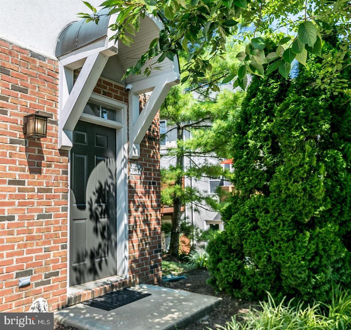 VILLAGES OF HOMELAND - Residential Lease