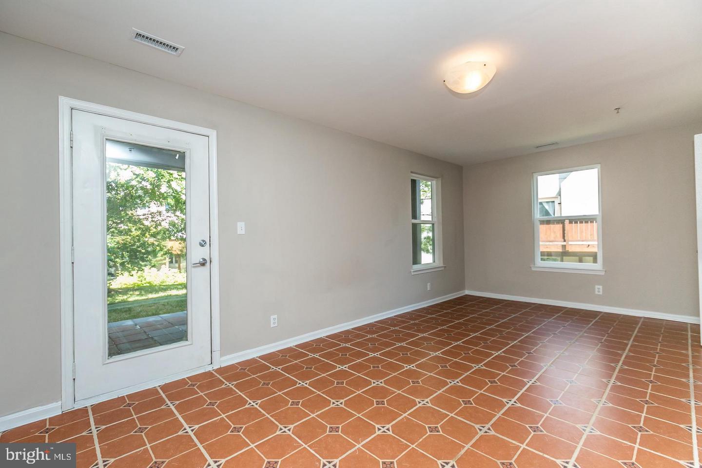 VILLAGES OF HOMELAND - Residential Lease