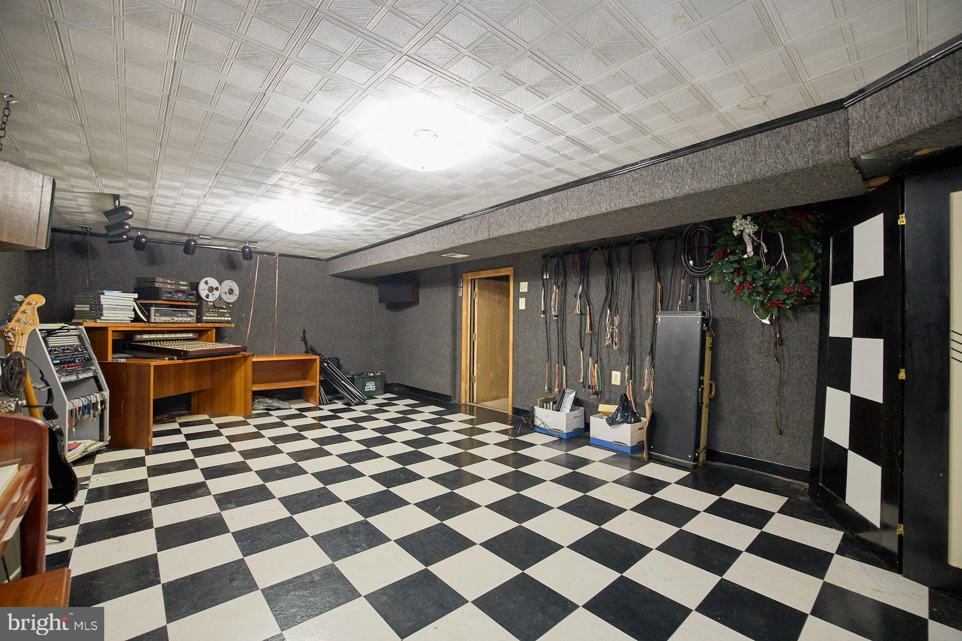 FAIRFAX HUNT - Residential