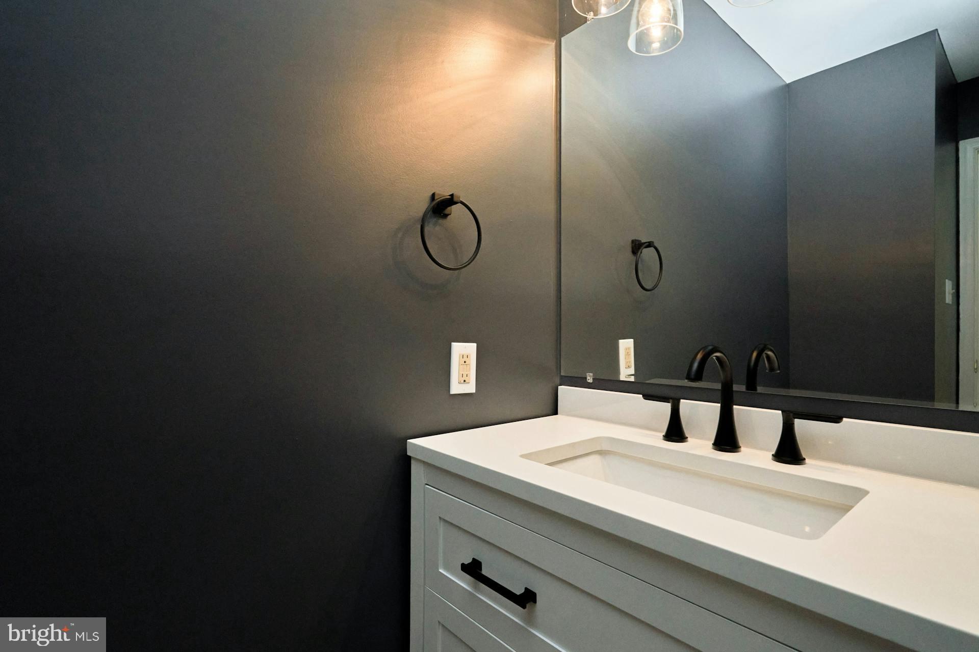 FAIRFAX HUNT - Residential