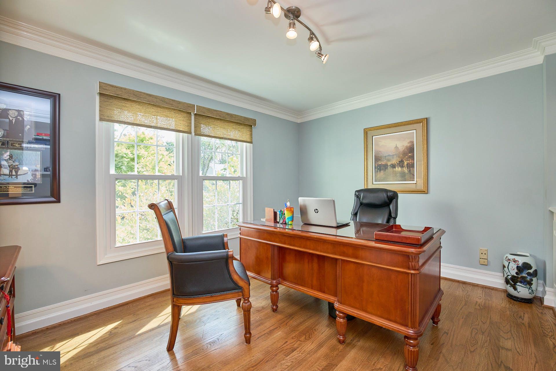 FAIRFAX HUNT - Residential