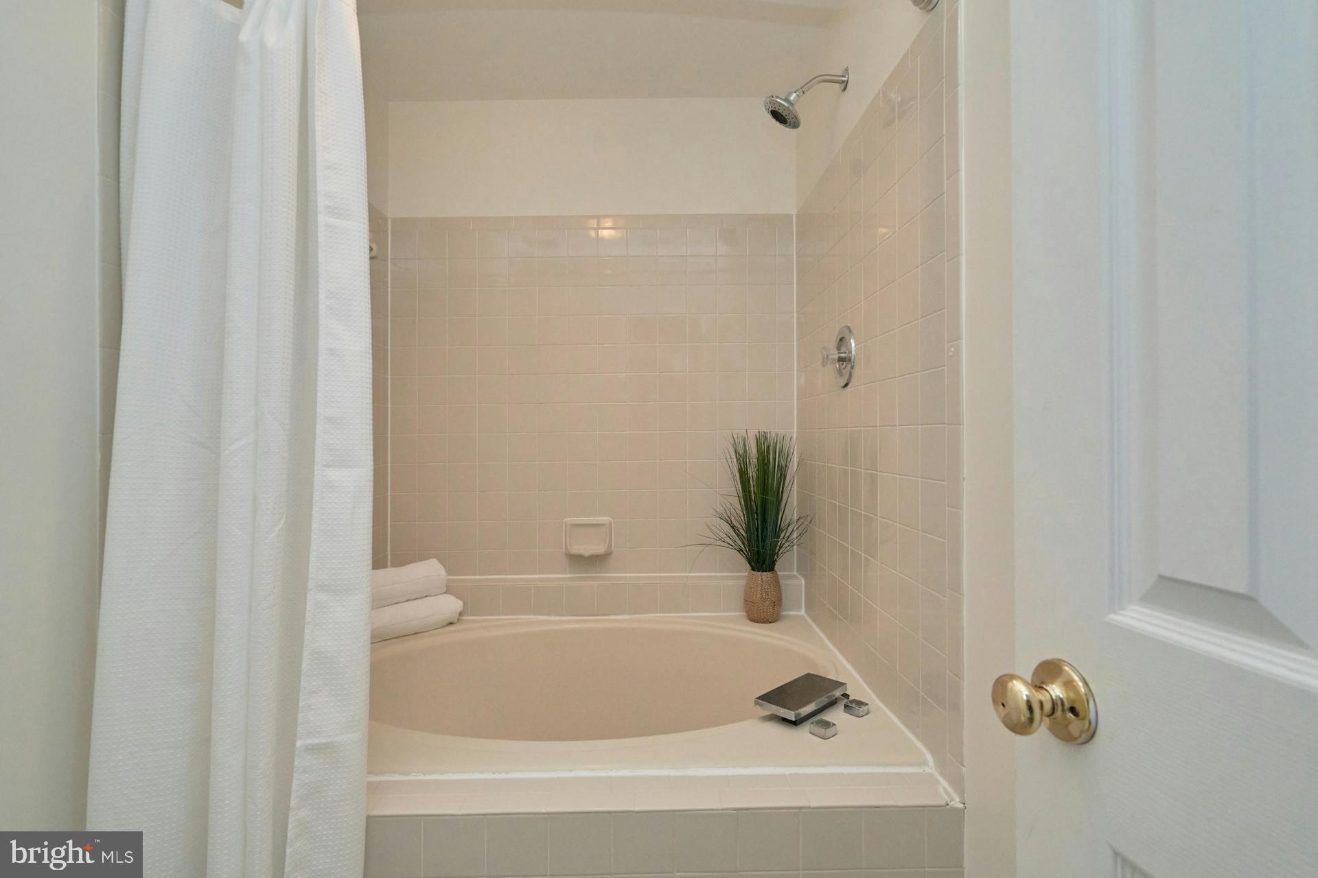 FAIRFAX HUNT - Residential