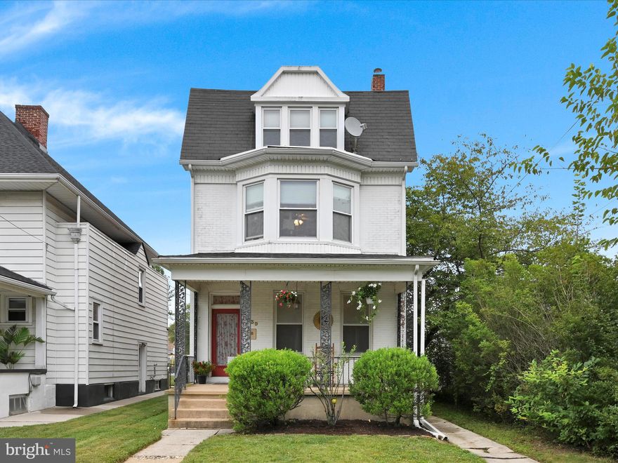 Well-Maintained 3-Unit Investment Property
Great opportunity to own a move-in ready multi-unit property in York City! This well-kept building features three income-producing units: a spacious 2-bedroom apartment, a comfortable 1-bedroom unit, and a convenient efficiency apartment. A detached 2-car garage provides additional rental income potential or private tenant parking. 2nd Floor Unit is currently rented.
All appliances are included, and the property comes with a current York City inspection and permit, giving peace of mind to both owner and tenants. With strong rental potential and a low-maintenance setup, this property is ideal for both seasoned investors and those looking to start their rental portfolio.