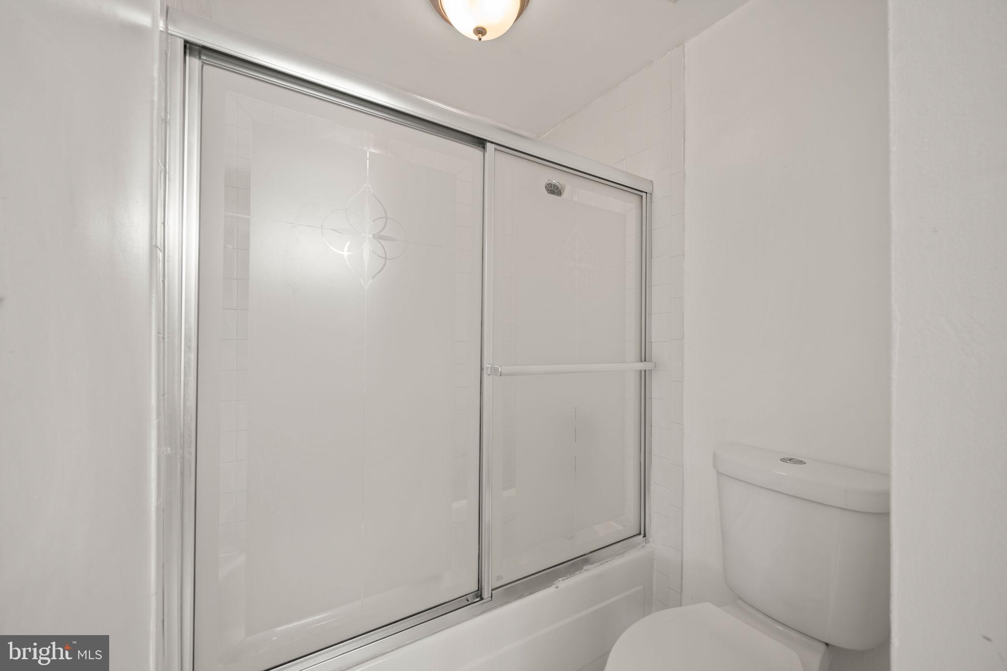 LONGFELLOW - Residential Lease