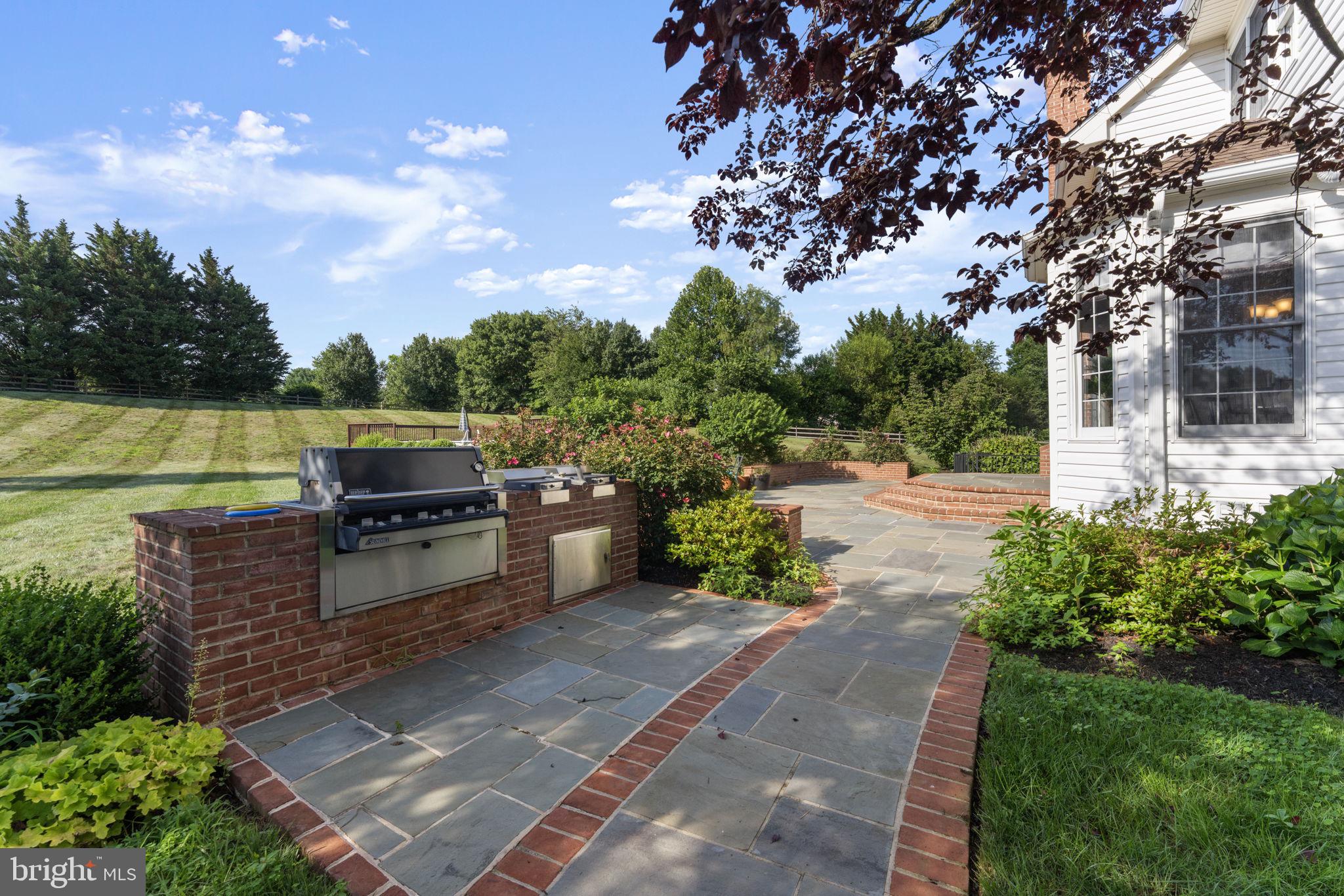 SPRING MEADOWS - Residential