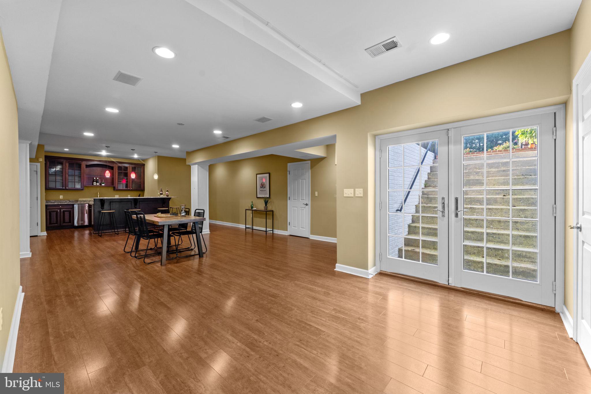 SPRING MEADOWS - Residential