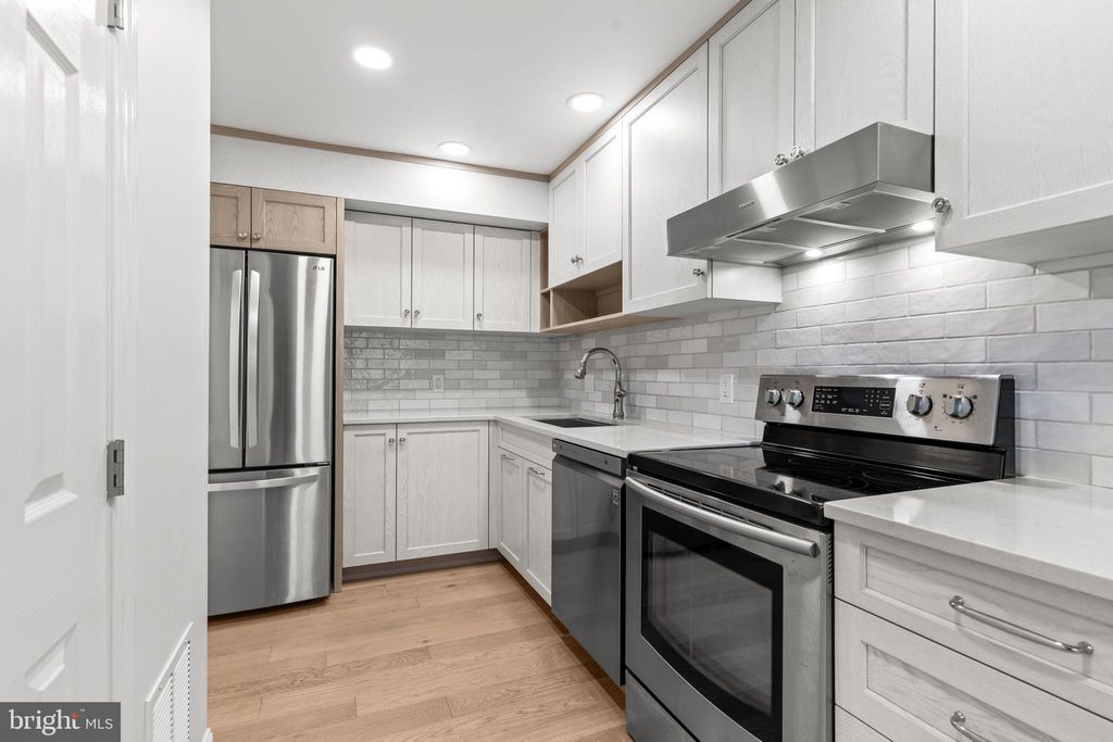 Photo of 600 Edison Avenue #606, PHILADELPHIA, PA 19116 (MLS # PAPH2542182)