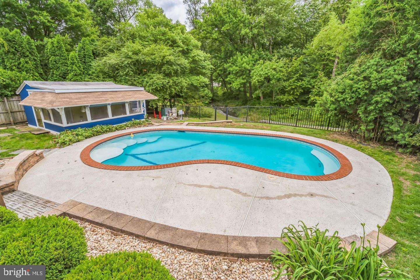 WILLOWBROOK - Residential