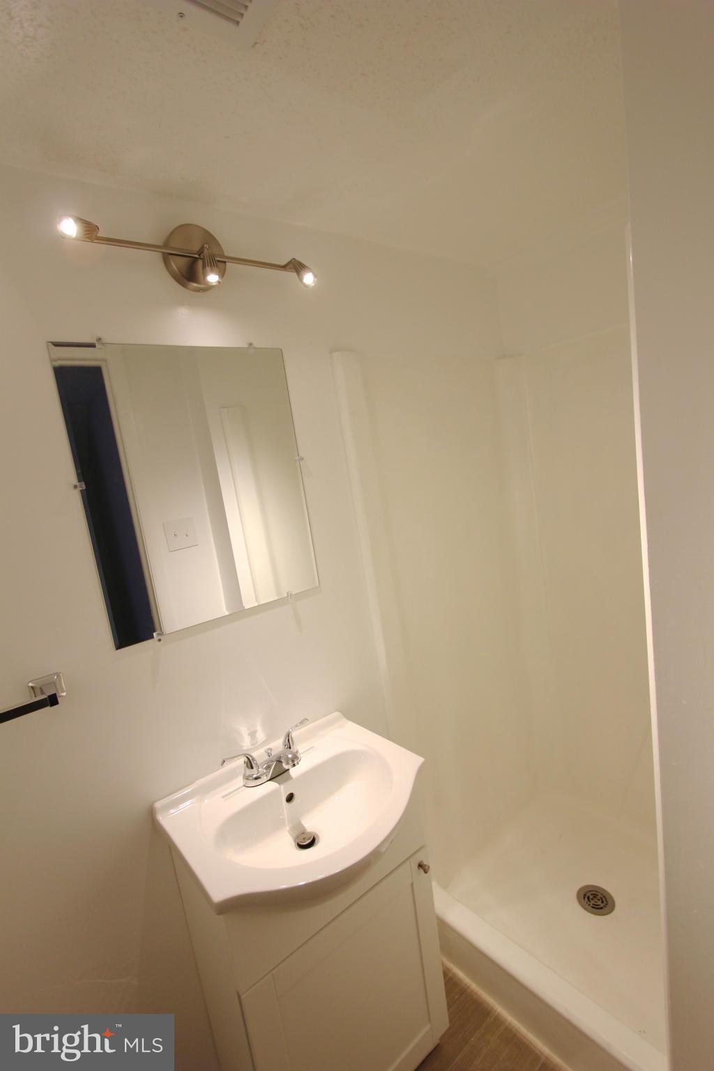 ROLLINGWOOD VILLAGE - Residential Lease