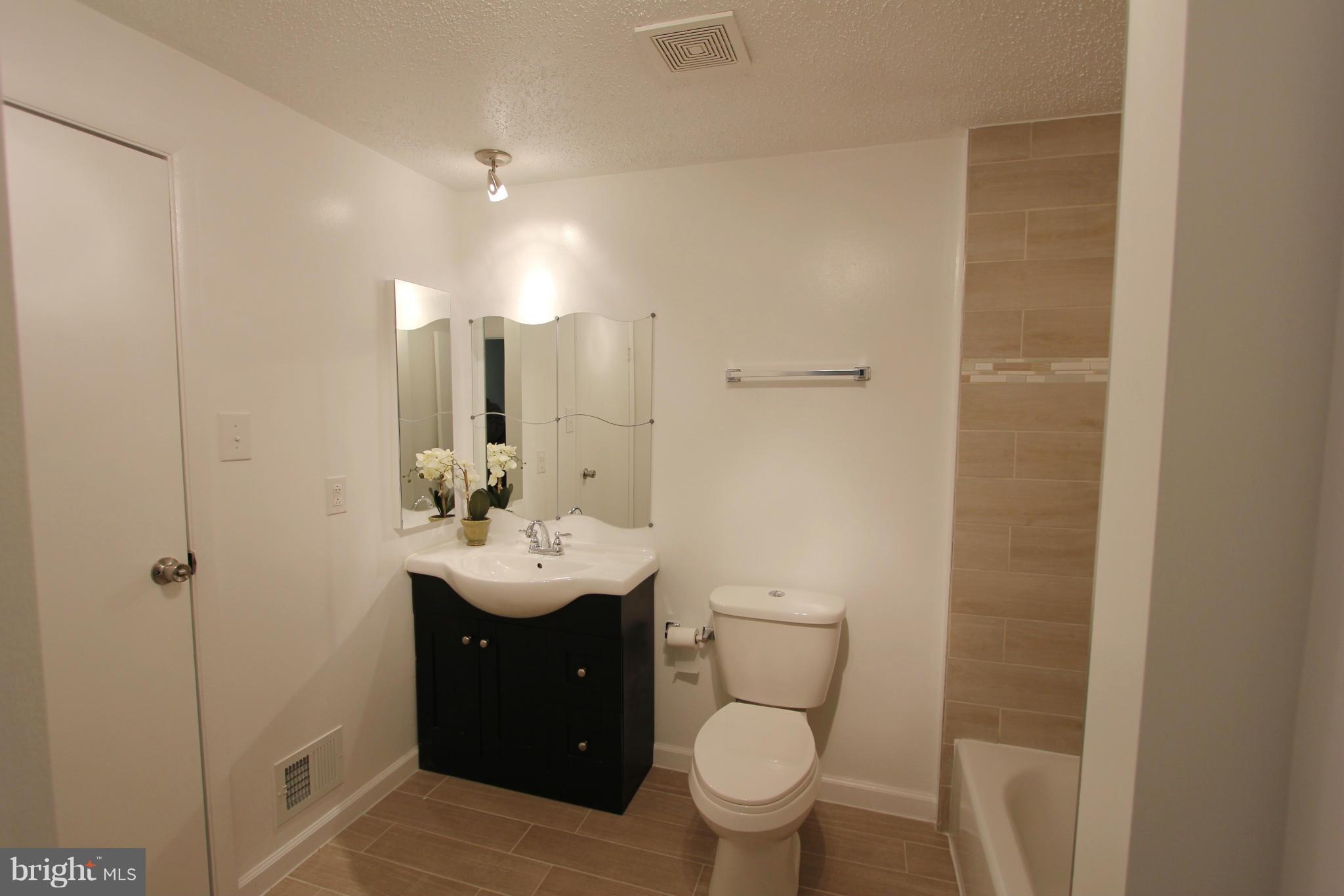 ROLLINGWOOD VILLAGE - Residential Lease