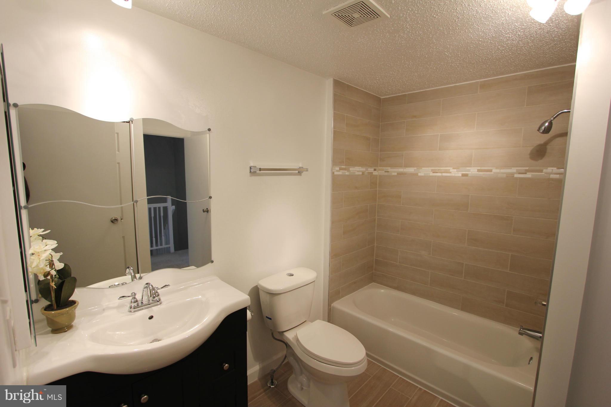 ROLLINGWOOD VILLAGE - Residential Lease