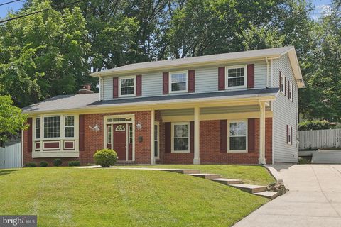 Photo of 11704 Milbern Drive, POTOMAC, MD 20854 (MLS # MDMC2187688)
