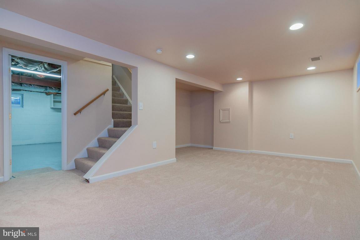 SHADY GROVE VILLAGE - Residential