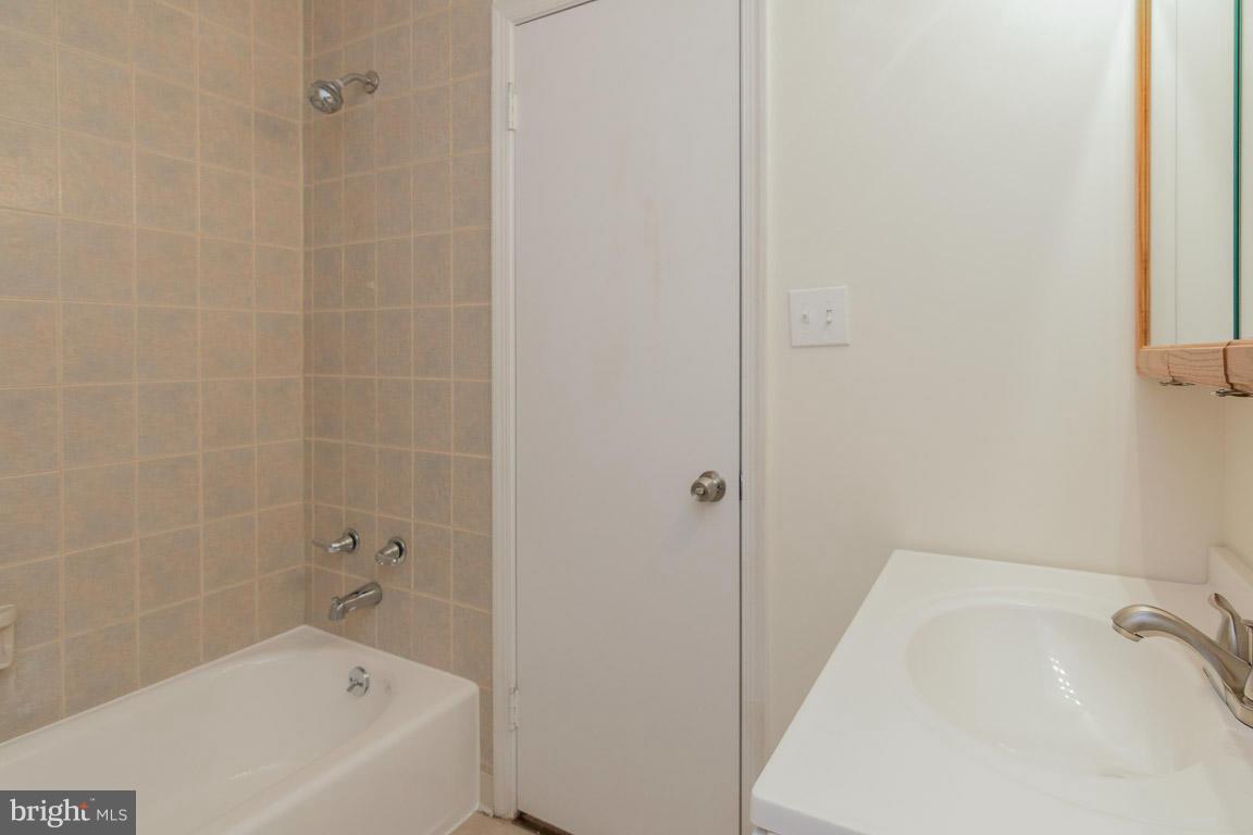 SHADY GROVE VILLAGE - Residential