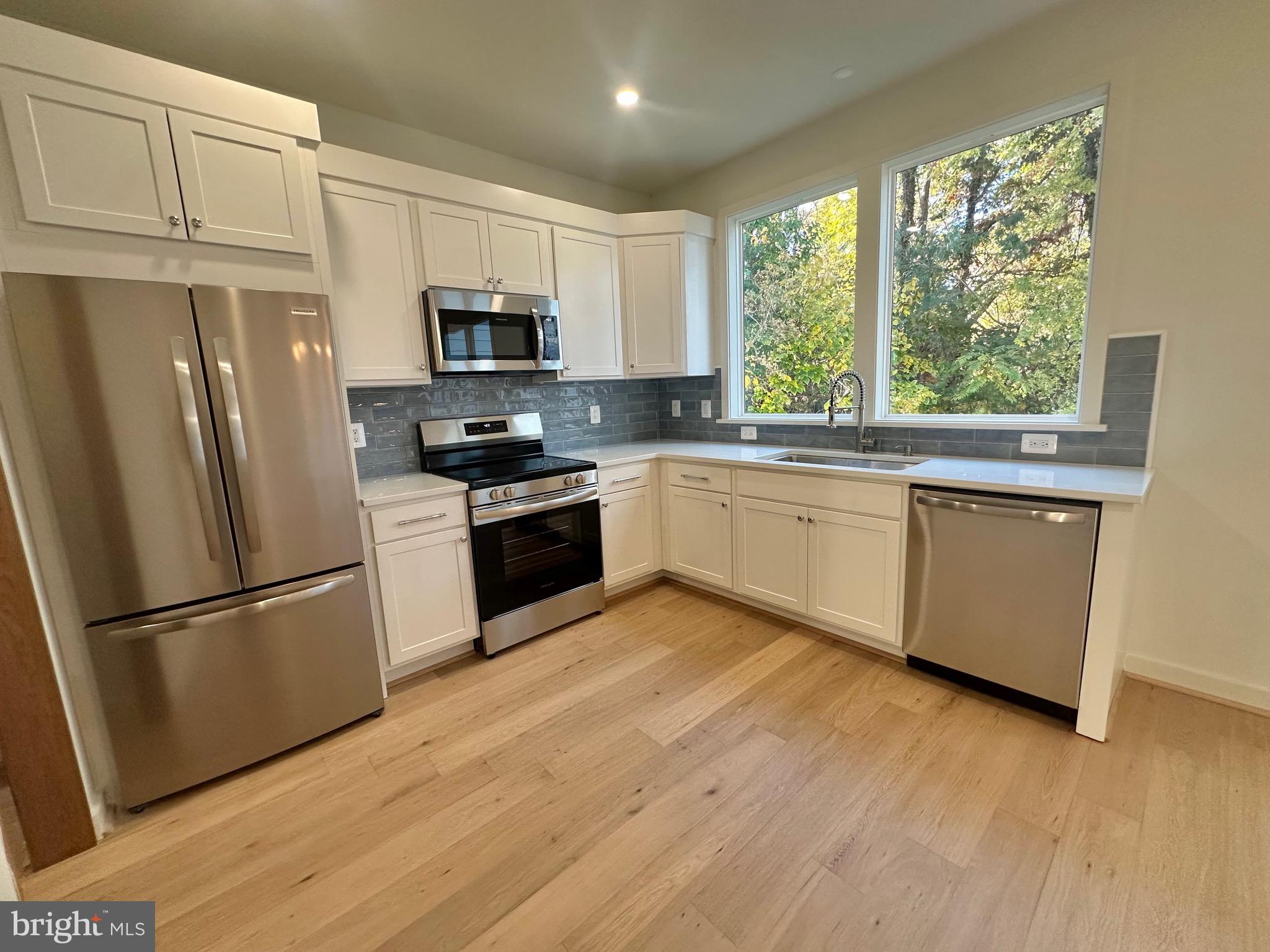 GLENMORE - Residential Lease