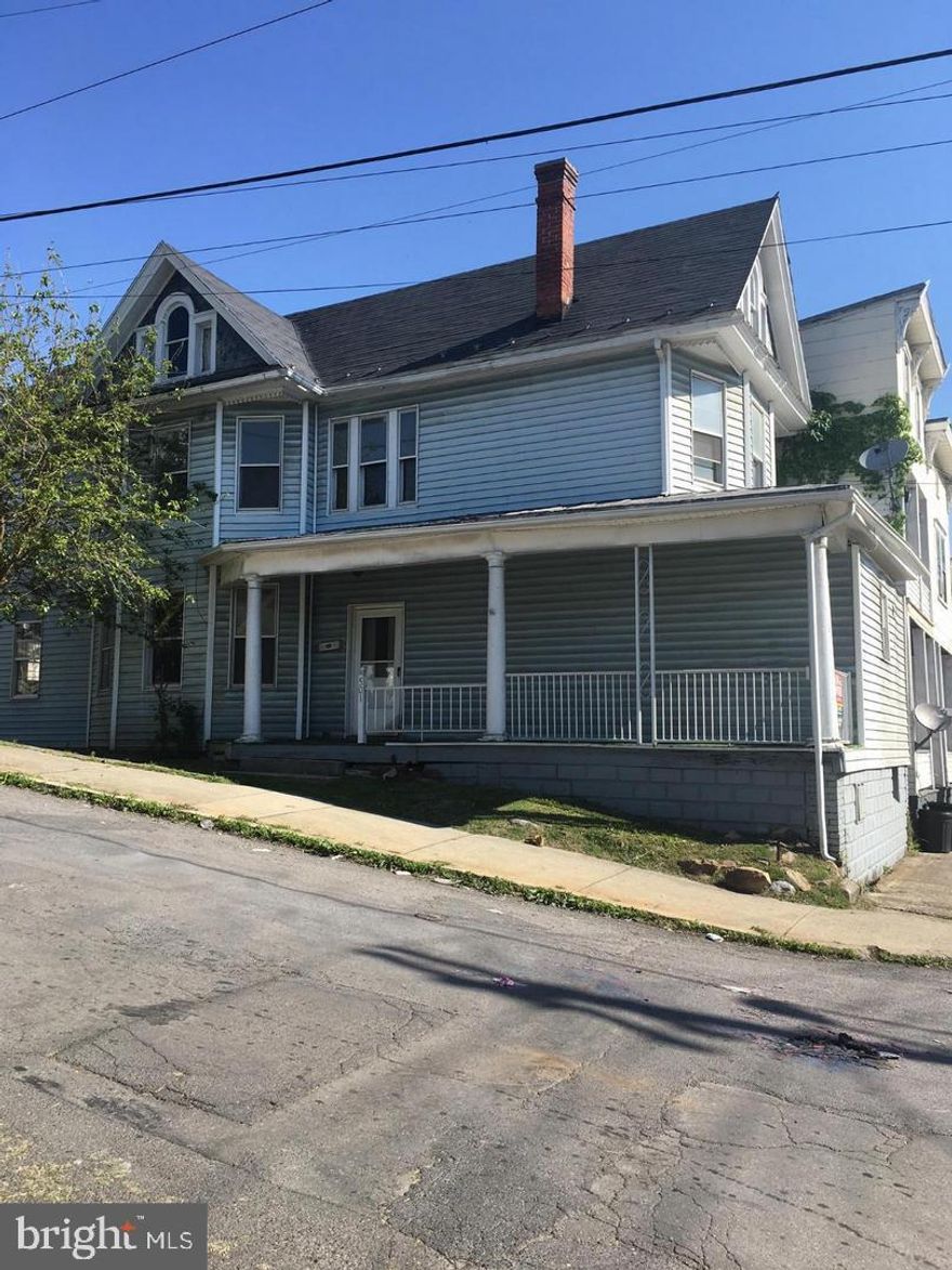 Welcome to this charming four-bedroom, three-bath property nestled in the North End neighborhood. This home offers versatility to suit your needs. Investors will appreciate the opportunity to acquire a turnkey investment property, boasting a reliable tenant with a strong rental history, currently generating $1200 per month. Alternatively, if you seek a spacious single-family home, this residence delivers generously sized rooms and minimal maintenance requirements, ensuring a comfortable lifestyle. Don't miss out on this fantastic opportunity – schedule your showing today and make this property yours!