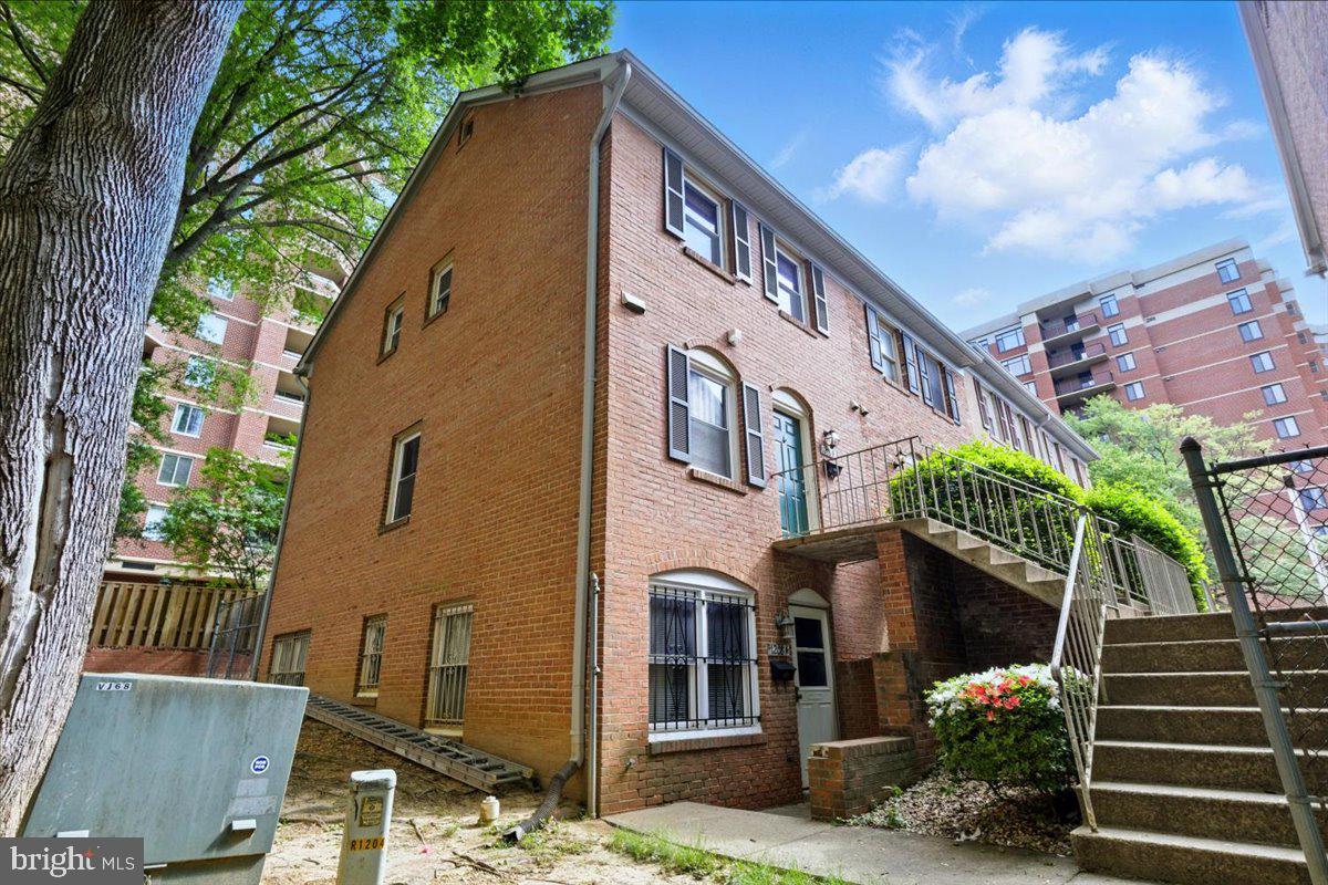 1208 WAYNE STREET A