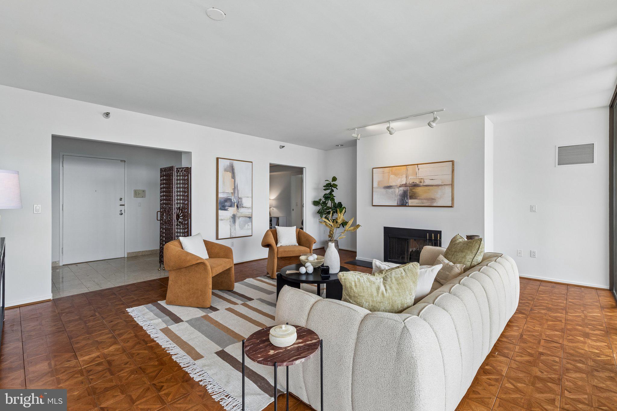 202 W RITTENHOUSE SQUARE 10 3302