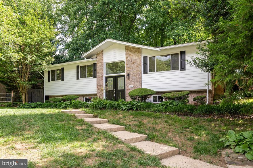 Great location for DC commuters and convenient distance to shops, restaurants and major roads; Braddock rd, I-495 and I-66, Good school boundary, Robinson secondary School. Whole house has been updated, Hard floor on upper level and carpet on lower level. New roof 2023, HVAC 2022, Hot water heater 2024, Kitchen update 2024, New SS appliances 2024, Carpet on LL 2024, newly finished hardwood floor 2024 and All bathroom updates 2024. 2-car size driveway in the front and plenty of street parking in the front of the house. Fully covered patio connects the house to the nicely landscaped backyard.Move-in Ready Home in Prime Location for DC Commuters!
This beautifully updated home offers an unbeatable location just minutes from Braddock Road, I-495, and I-66, providing easy access to all the best that DC and Northern Virginia have to offer. Enjoy the convenience of nearby shops, restaurants, and excellent schools, including the highly rated Robinson Secondary School. Plus, it’s less than 10 minutes to George Mason University!
Recent updates throughout the home include a new roof (2023), HVAC (2022), hot water heater (2024), and a fully renovated kitchen with new SS appliances (2024). The upper level features sleek hardwood floors, while the lower level boasts new carpet (2024). All bathrooms have been thoughtfully updated in 2024.
A spacious 2-car driveway, plus plenty of street parking, adds to the home's appeal. The fully covered patio leads to a beautifully landscaped backyard, perfect for relaxing or entertaining.
With all these modern upgrades and a prime location, this home is truly a must-see!