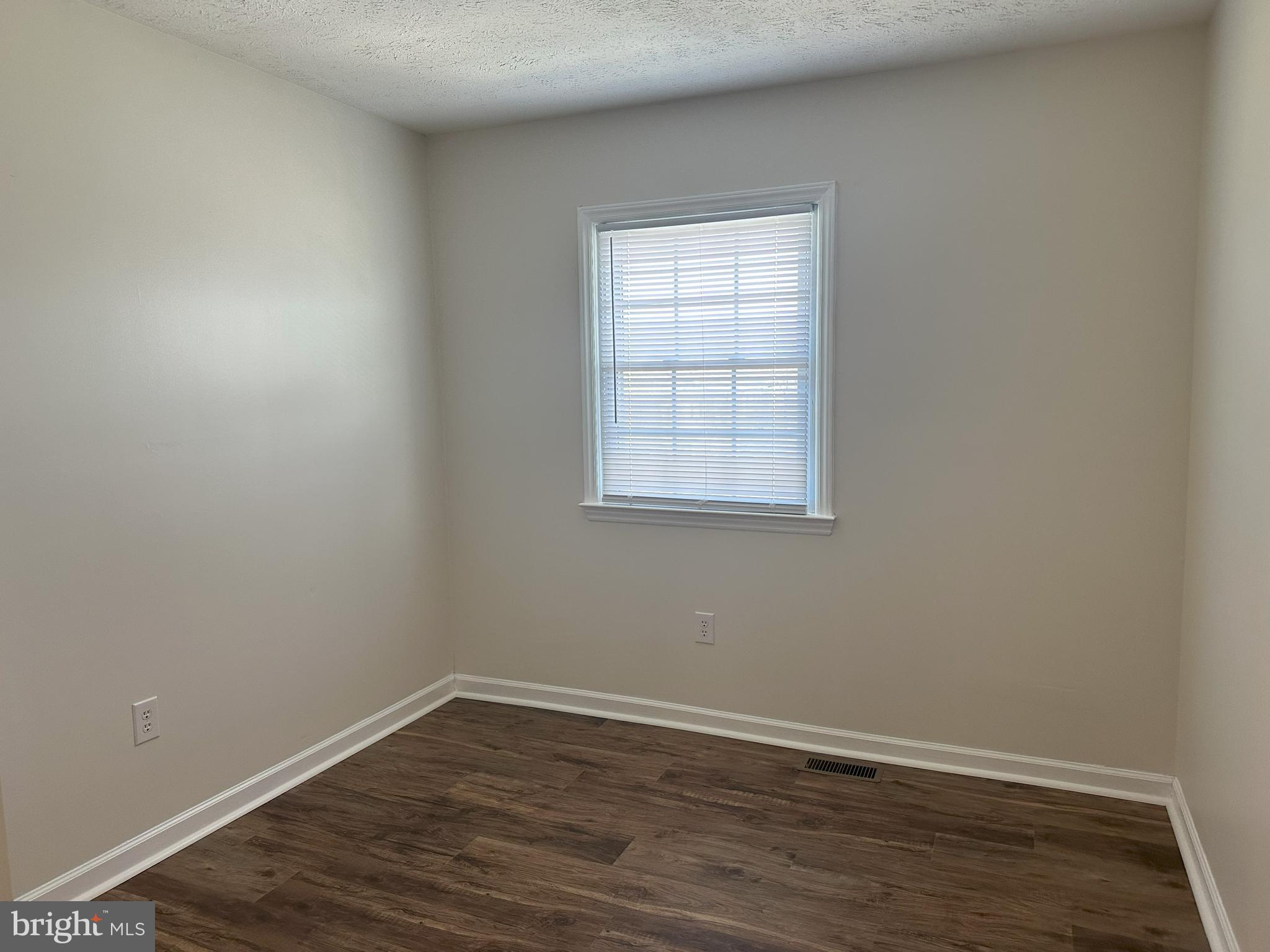 ASH HOLLOW ESTATES - Residential Lease