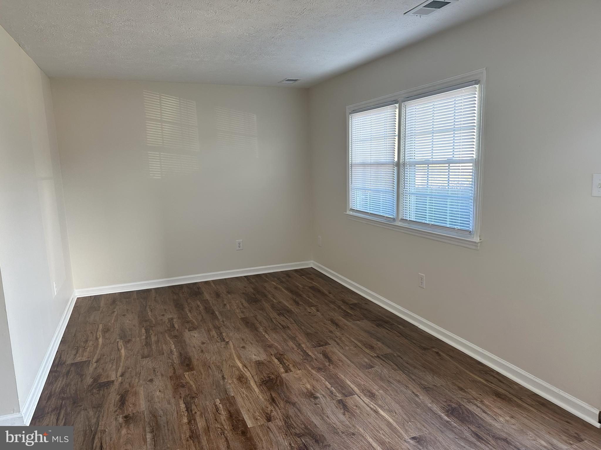 ASH HOLLOW ESTATES - Residential Lease