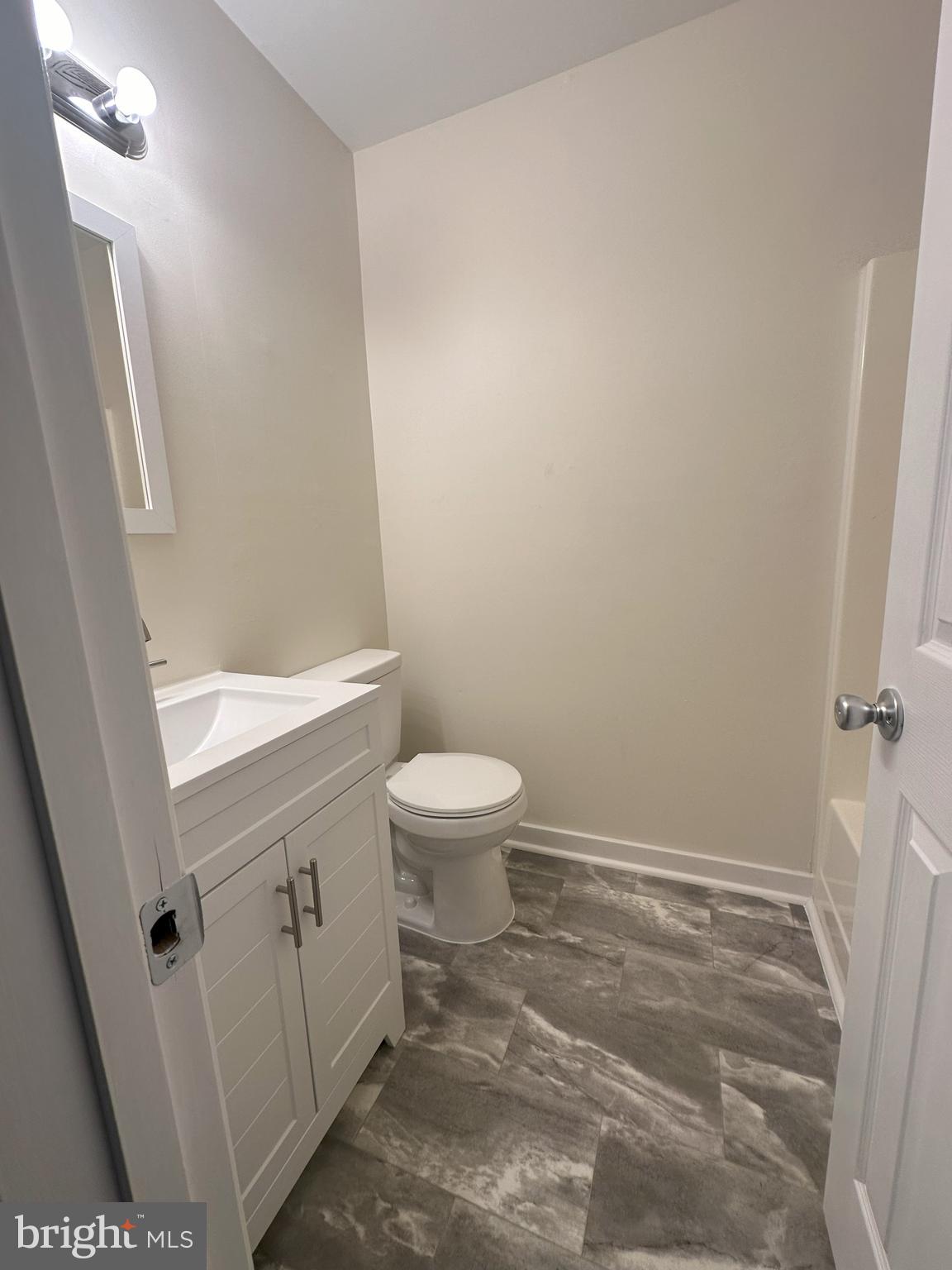 ASH HOLLOW ESTATES - Residential Lease