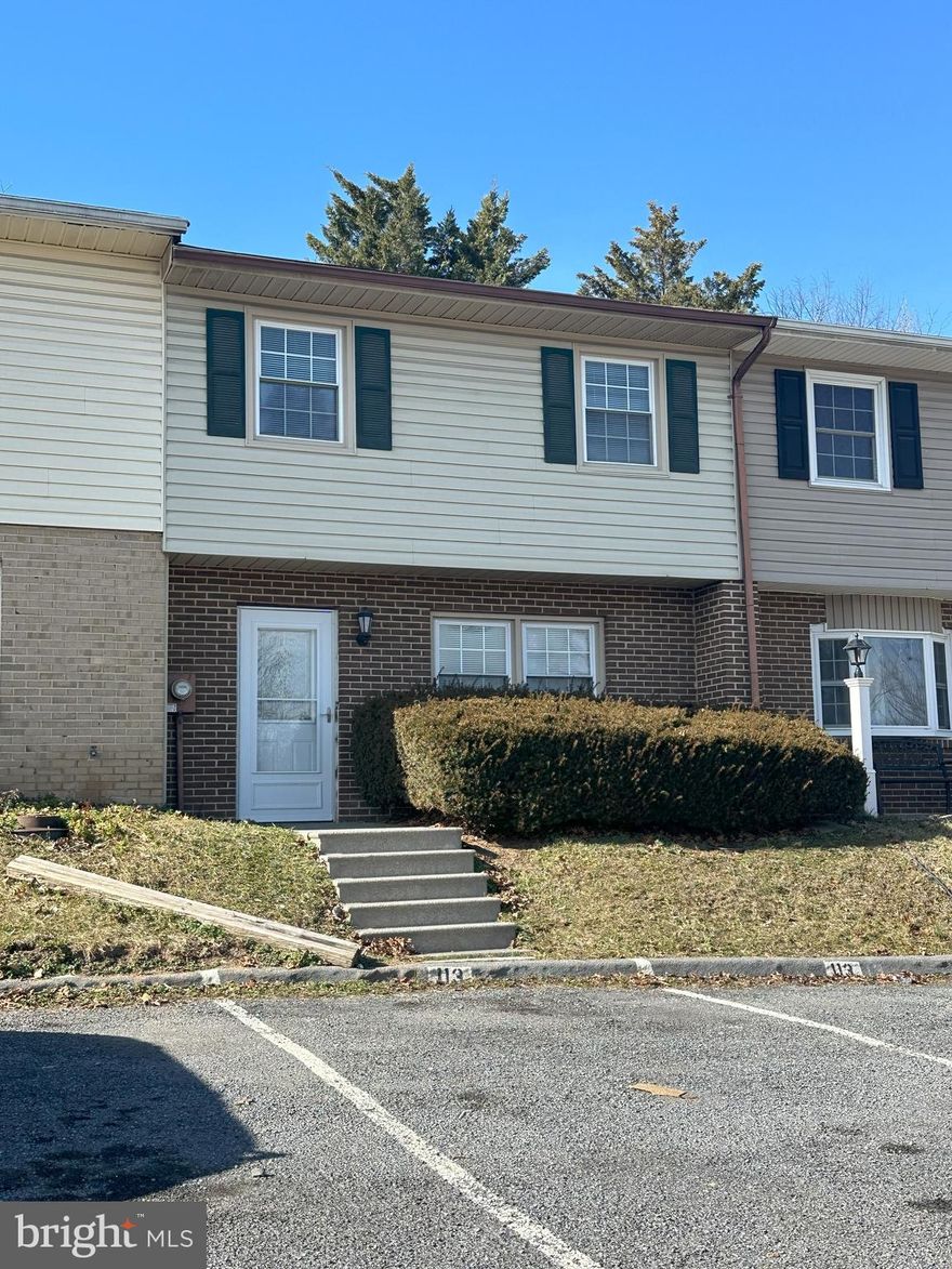 Open and bright 3 bedroom 1 1/2 bath townhome now available for rent. Animals considered on a case by case basis. VAR or NVAR rental application with $50 per person over 18 yrs old app fee or they may apply online thru listers website.