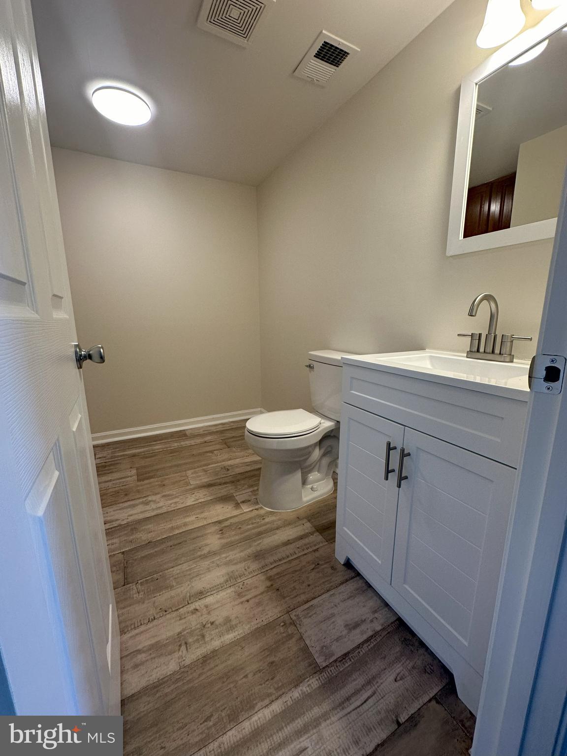 ASH HOLLOW ESTATES - Residential Lease