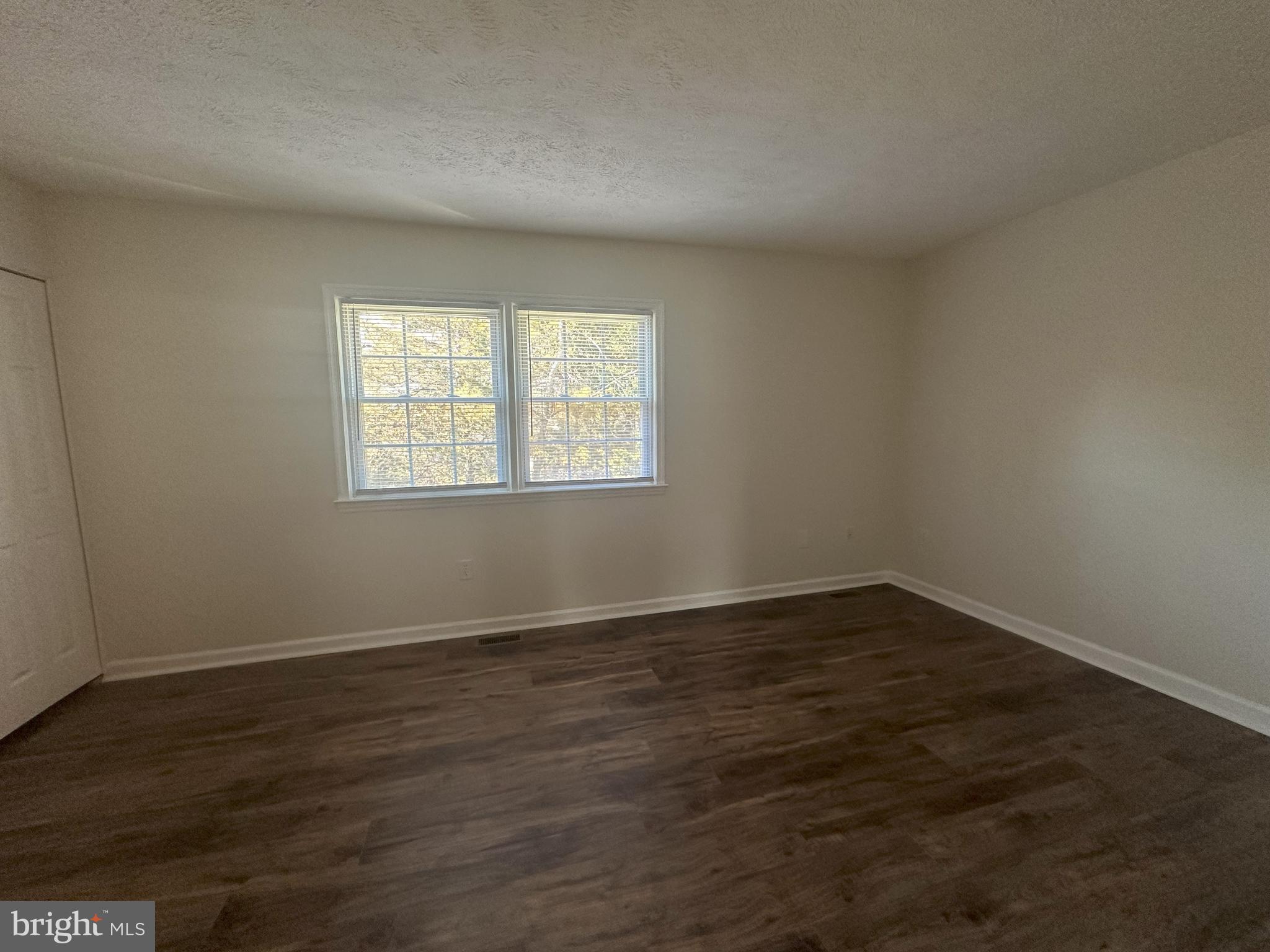 ASH HOLLOW ESTATES - Residential Lease