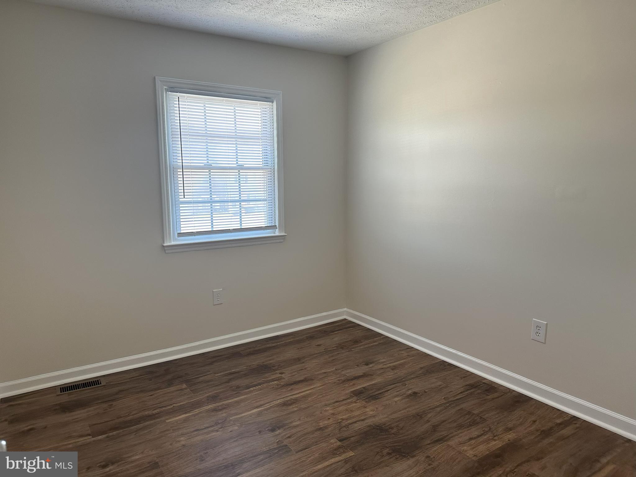 ASH HOLLOW ESTATES - Residential Lease