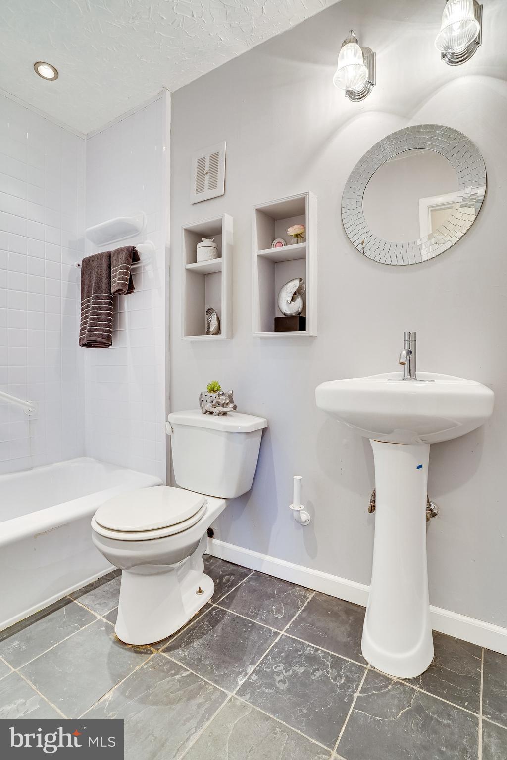 MONTICELLO WOODS - Residential