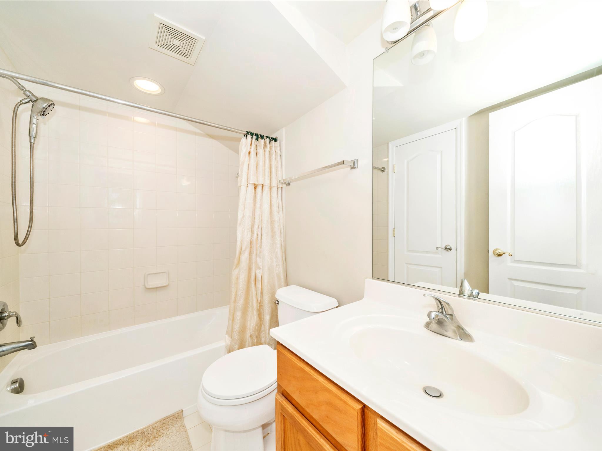 ETON SQUARE - Residential