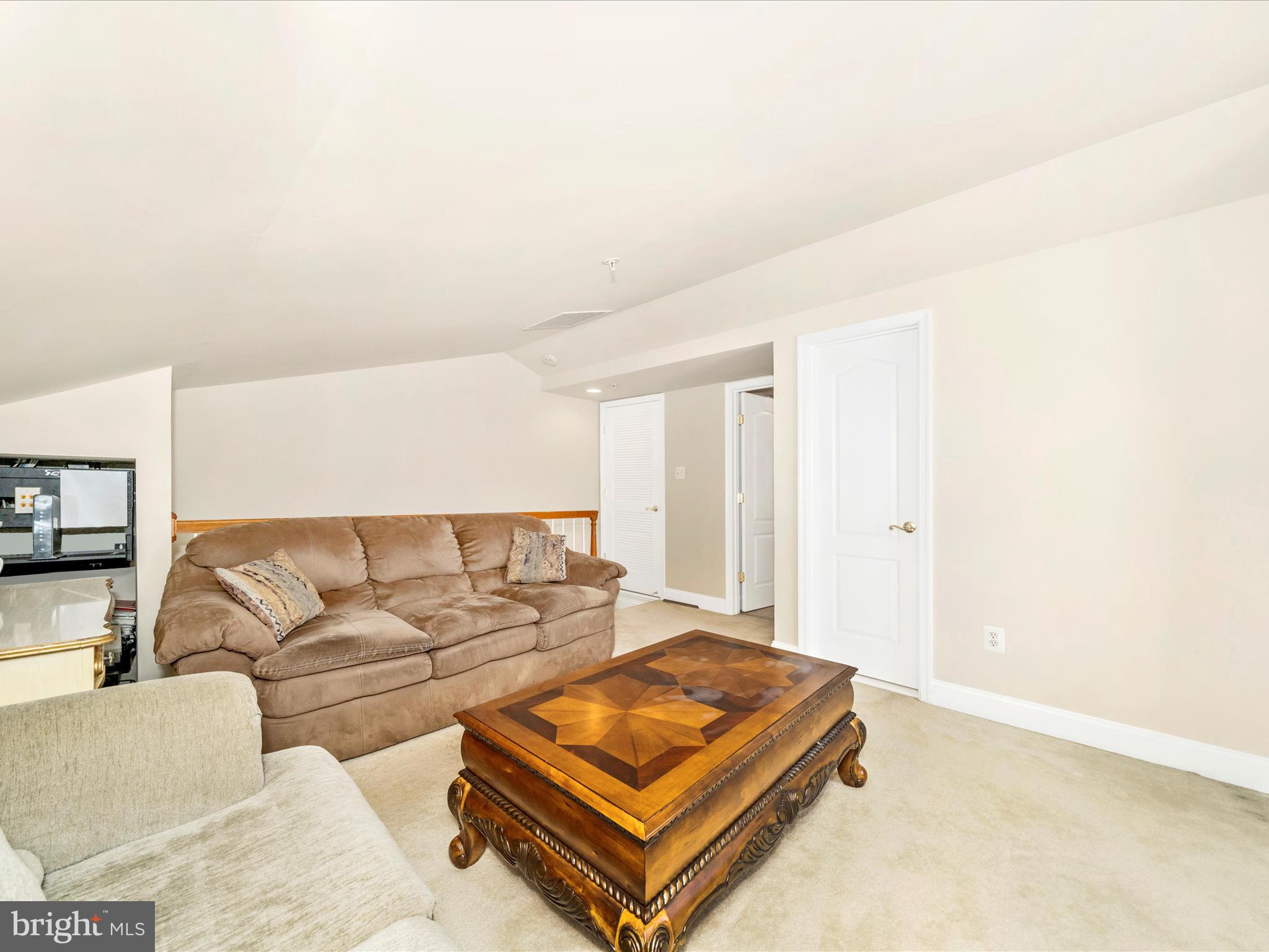 ETON SQUARE - Residential