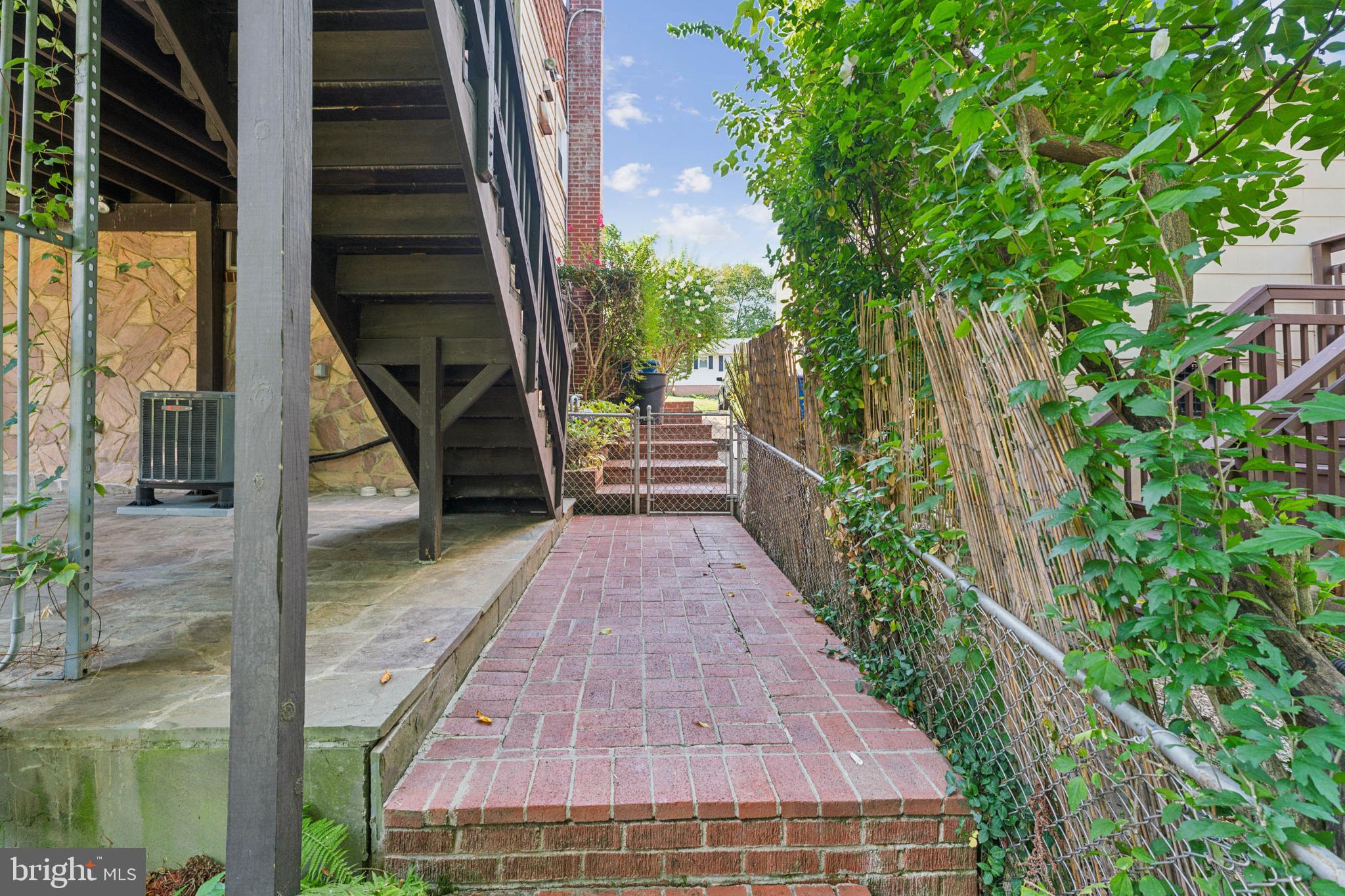 CHARLTON HEIGHTS - Residential