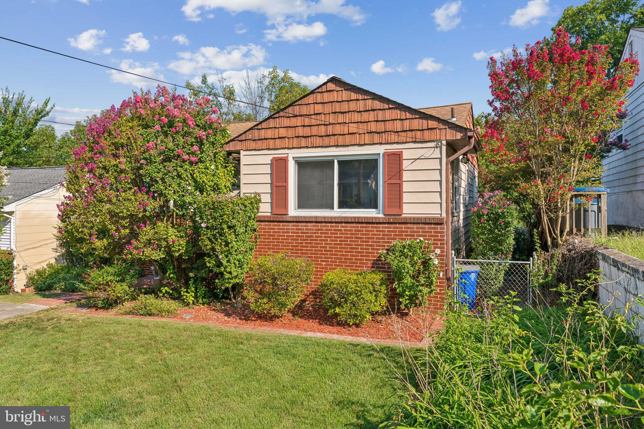 CHARLTON HEIGHTS - Residential