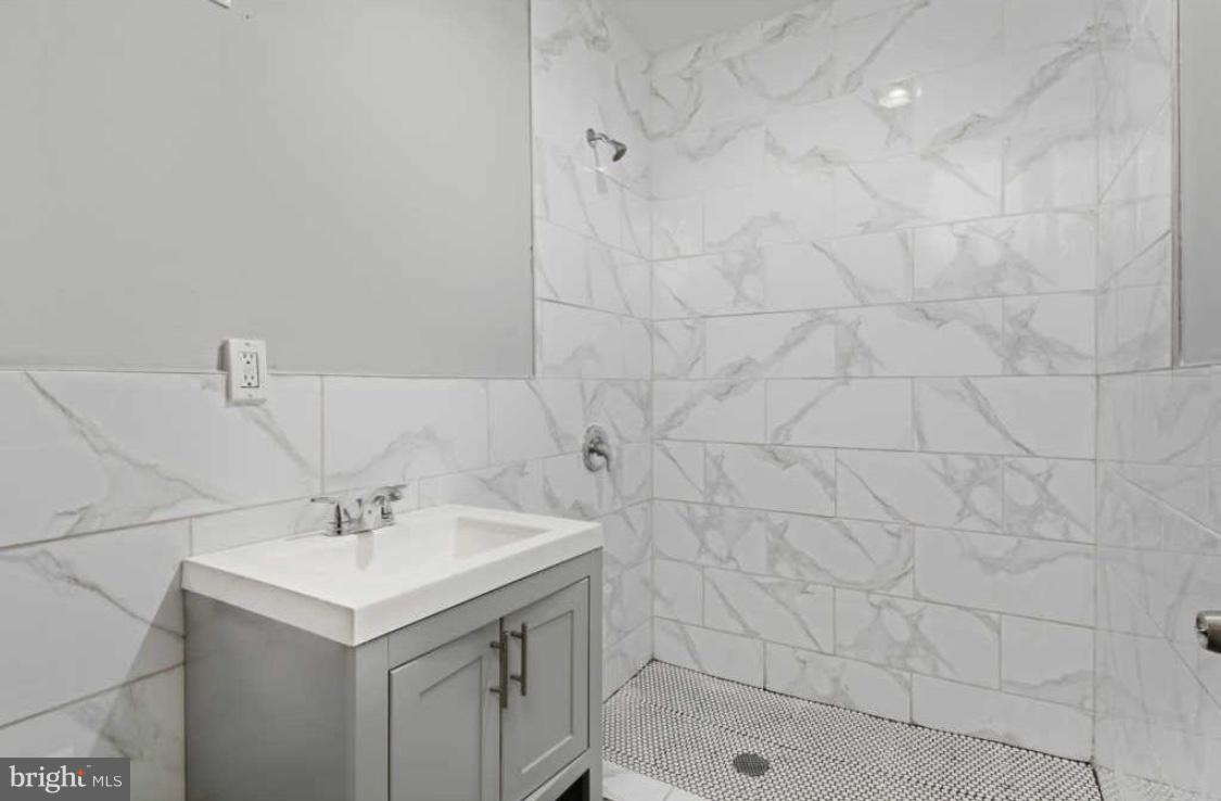 PHILADELPHIA (SOUTHWEST) - Residential Lease