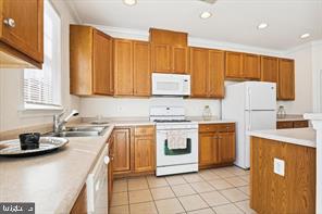 CAMDEN CROSSING - Residential Lease