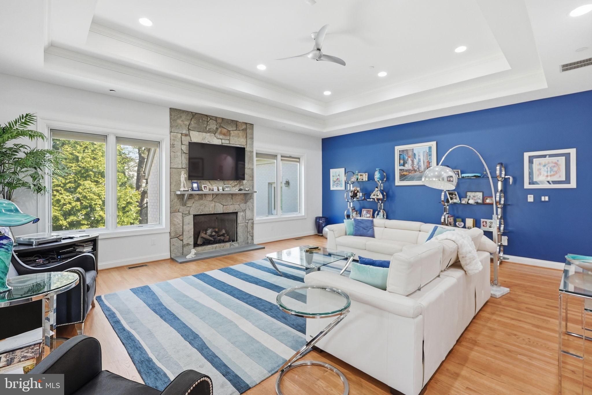 POTOMAC OUTSIDE - Residential