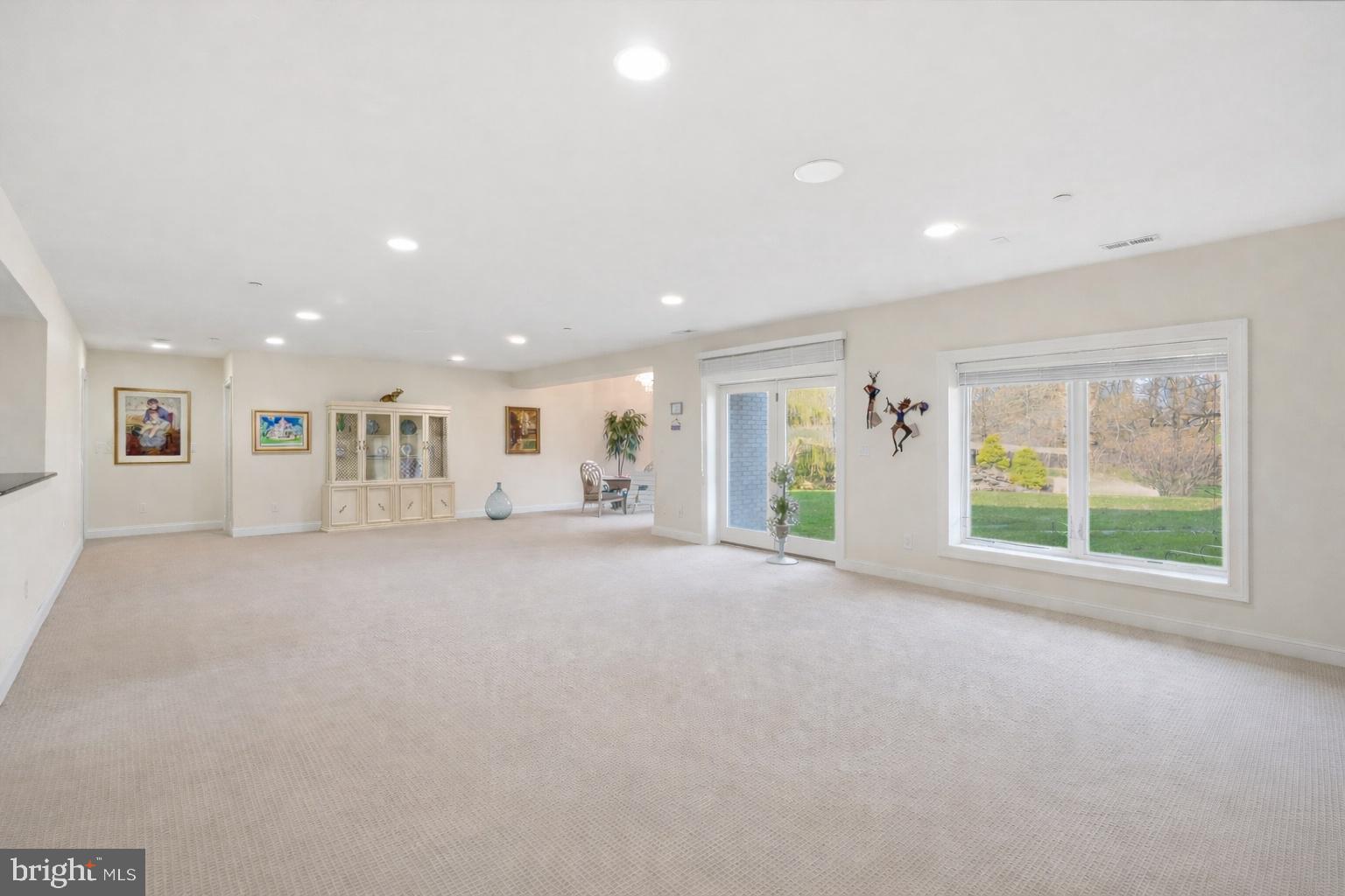 POTOMAC OUTSIDE - Residential