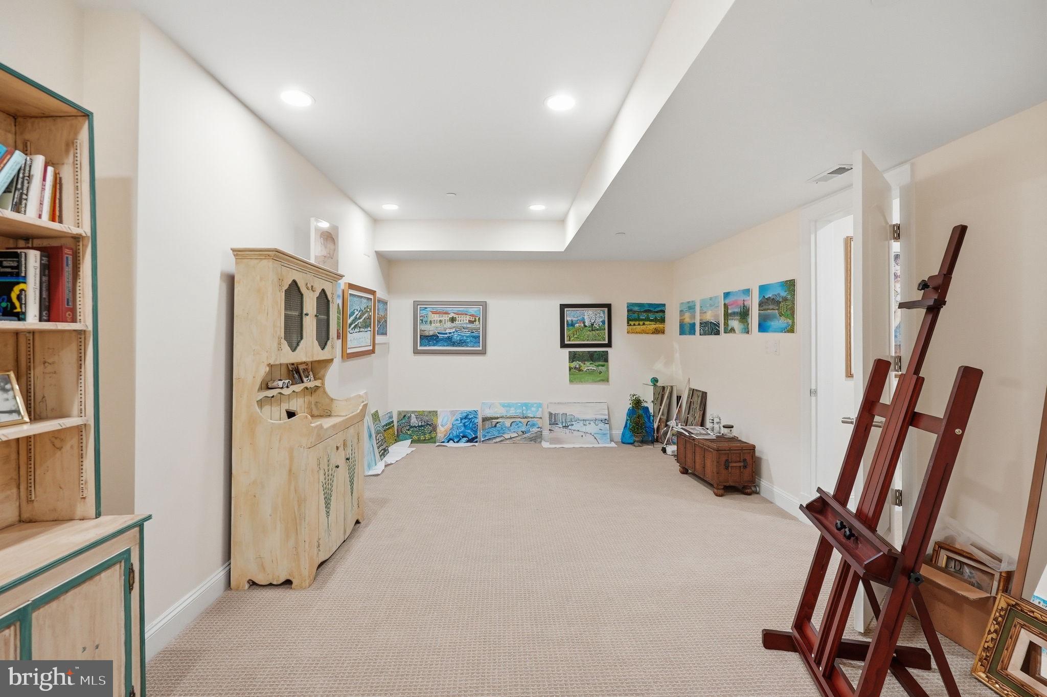 POTOMAC OUTSIDE - Residential