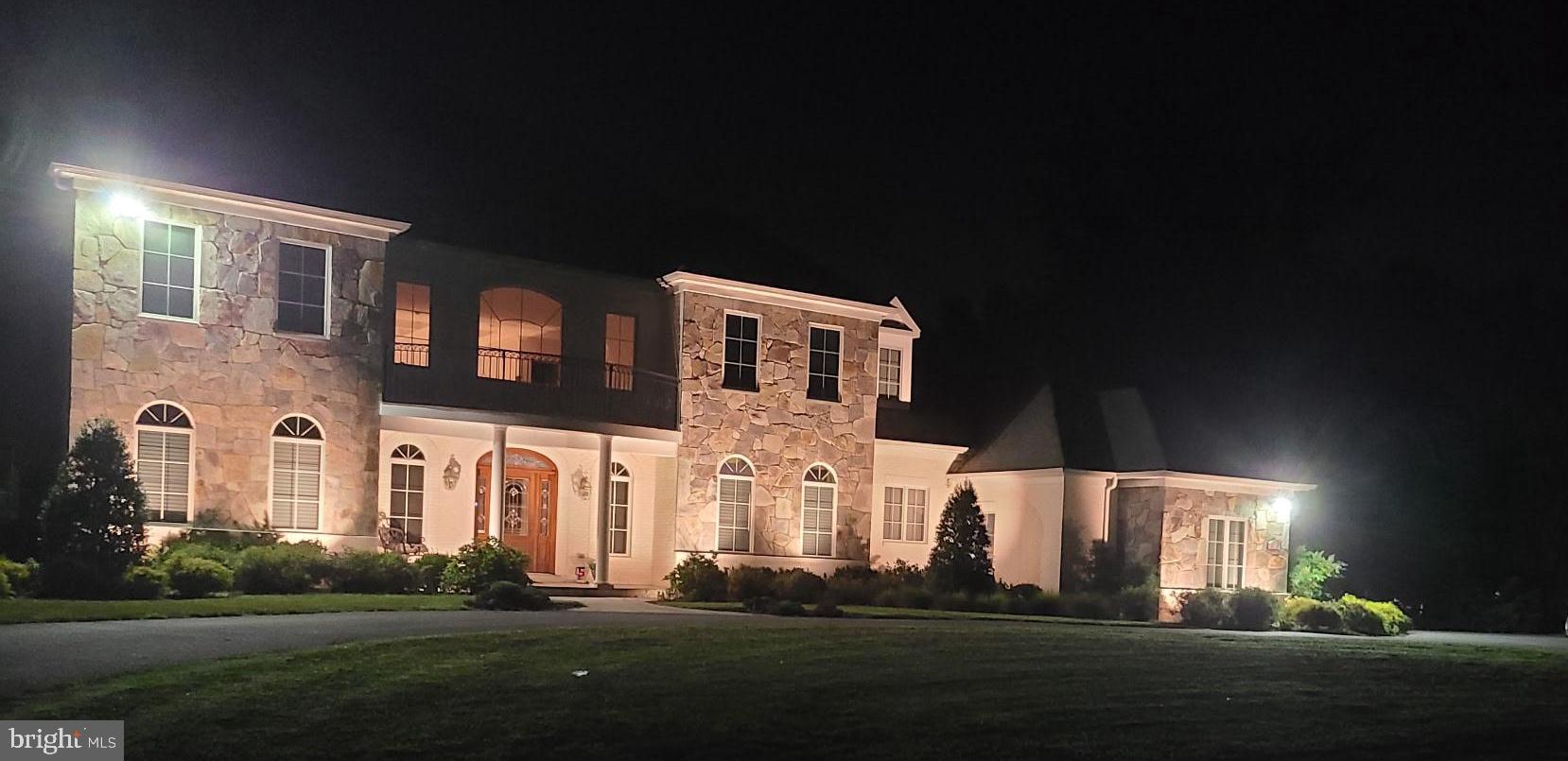 POTOMAC OUTSIDE - Residential