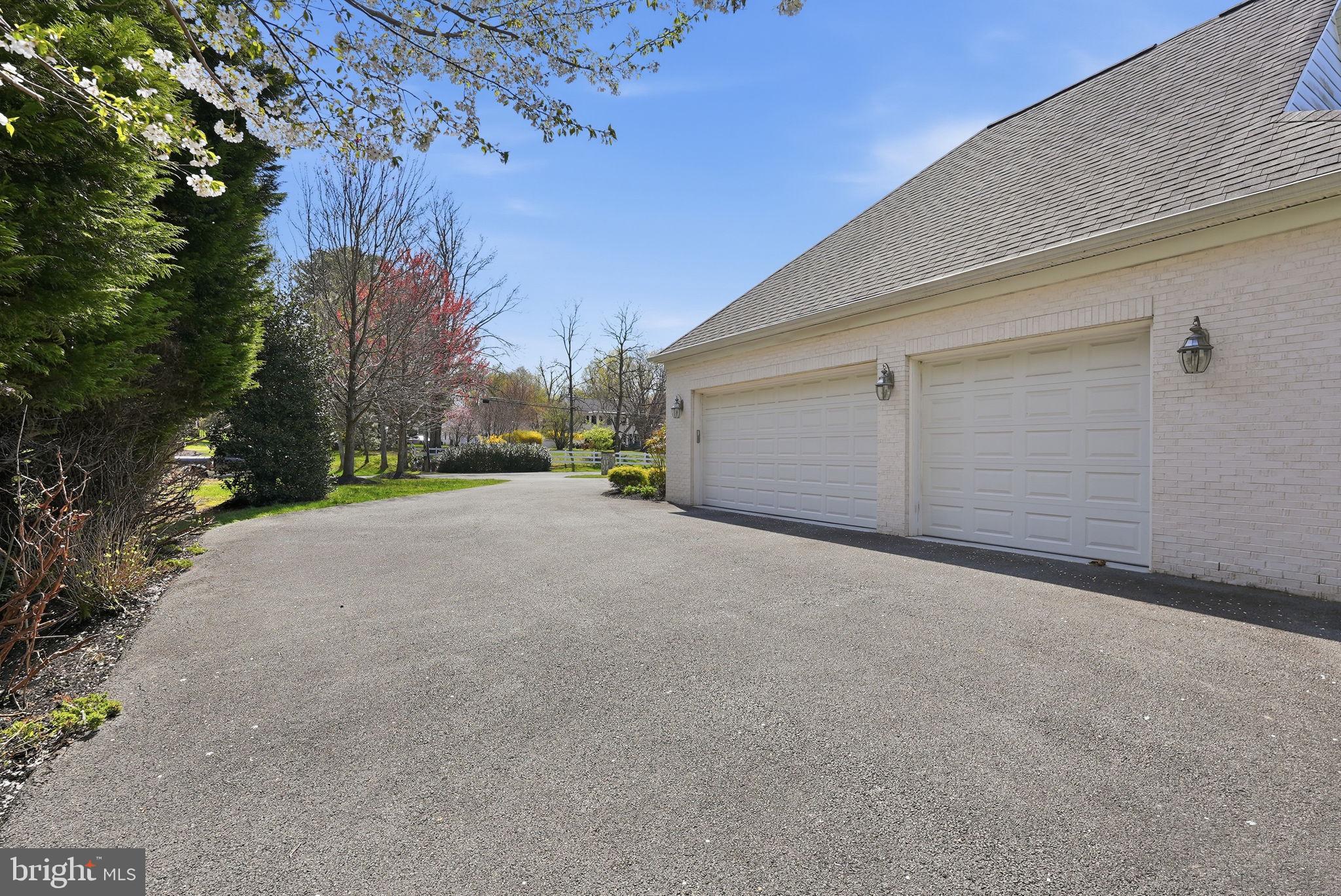 POTOMAC OUTSIDE - Residential