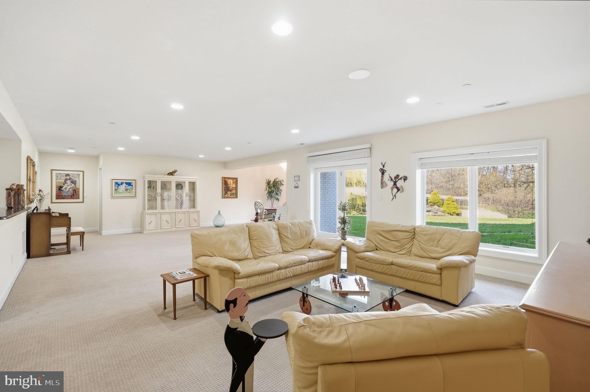 POTOMAC OUTSIDE - Residential